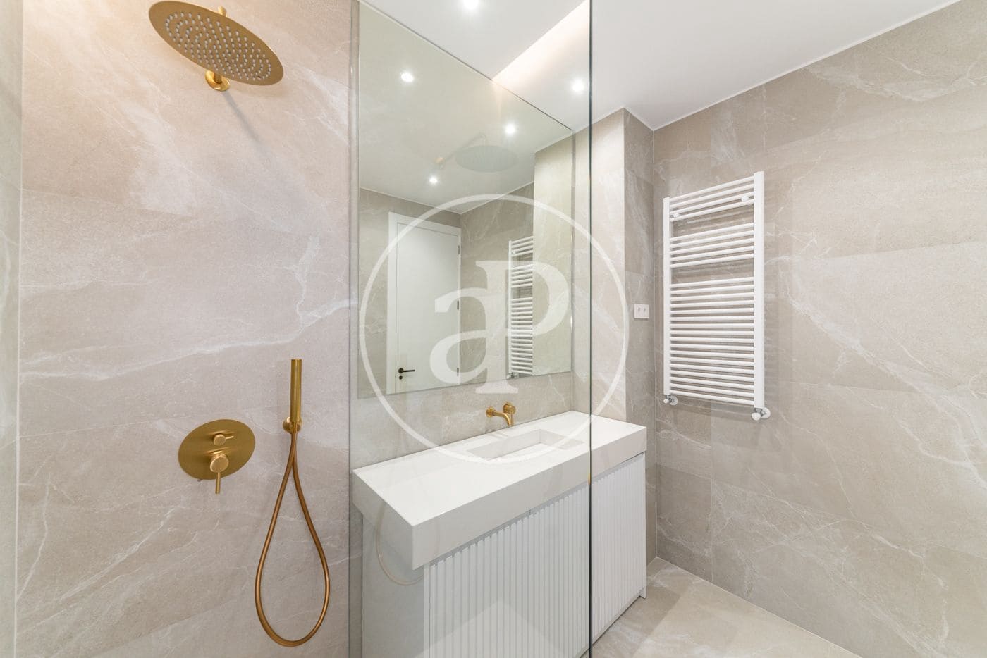 3 soveværelse Lejlighed til leje i Madrid by - € 5.900 (Ref: 9382855)