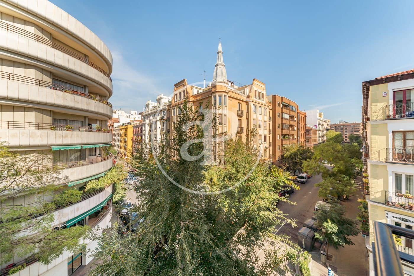 3 soveværelse Lejlighed til leje i Madrid by - € 5.900 (Ref: 9382855)