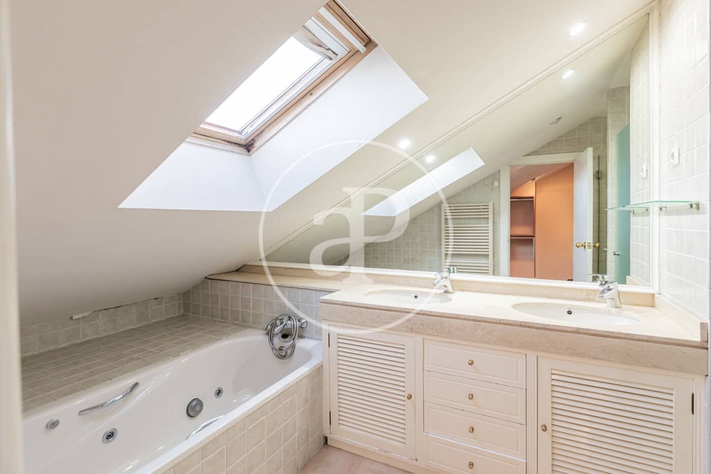 5 soveværelse Villa til salg i Pozuelo de Alarcon med swimmingpool - € 1.050.000 (Ref: 9385619)