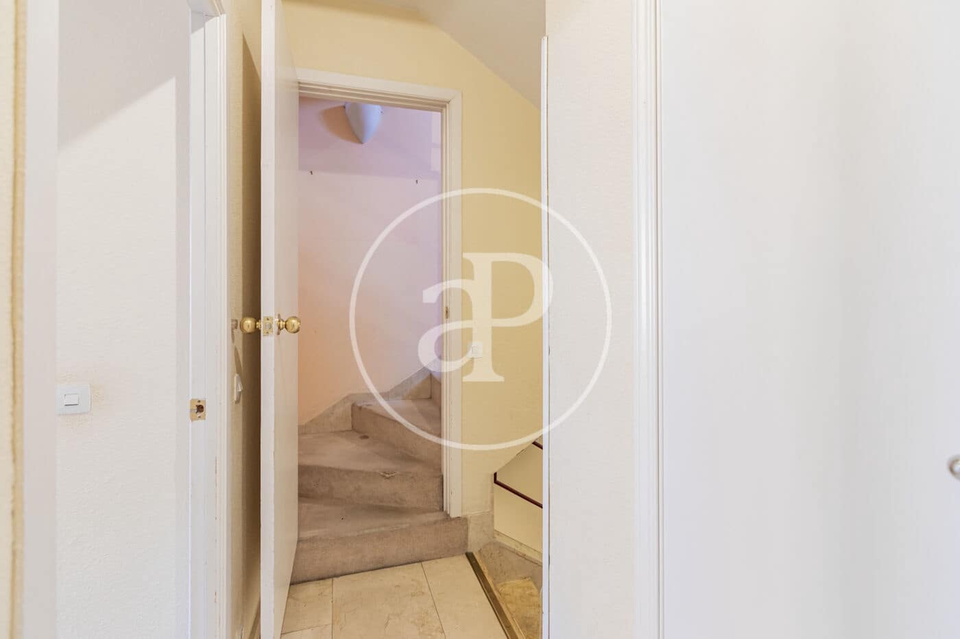 5 soveværelse Villa til salg i Pozuelo de Alarcon med swimmingpool - € 1.050.000 (Ref: 9385619)