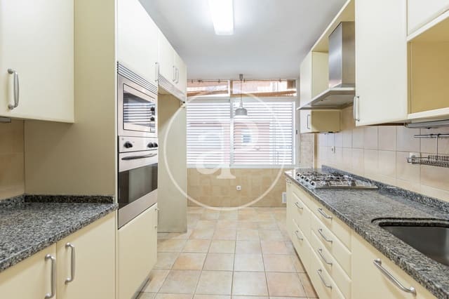 5 soveværelse Villa til salg i Pozuelo de Alarcón med swimmingpool - € 1.050.000 (Ref: 9385619)