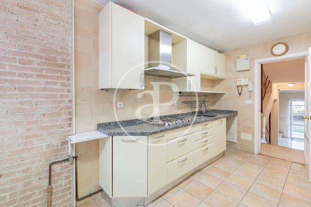 5 soveværelse Villa til salg i Pozuelo de Alarcón med swimmingpool - € 1.050.000 (Ref: 9385619)