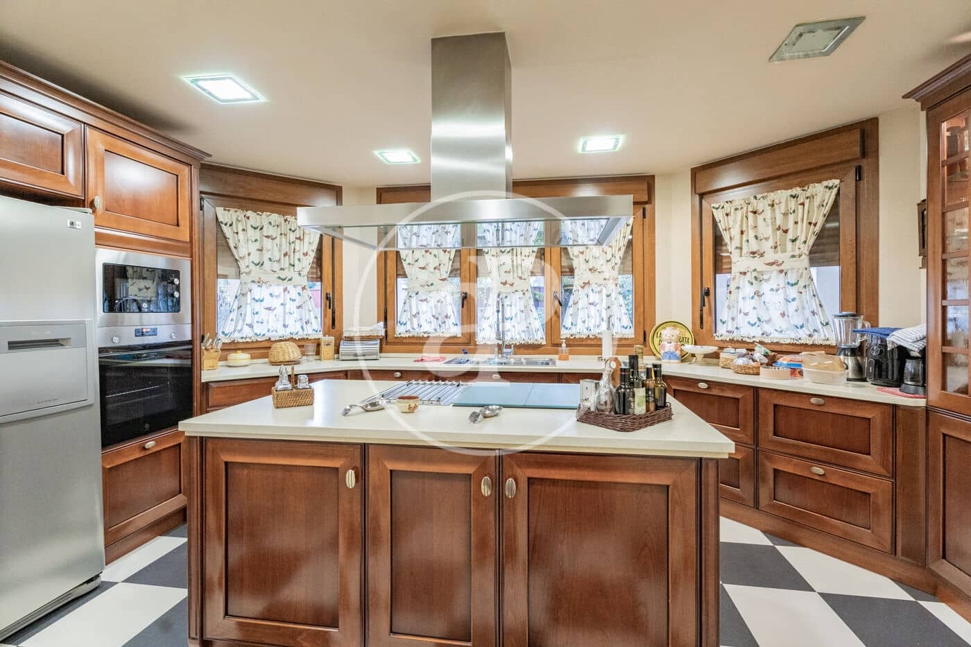 4 sypialnia Willa na sprzedaż w Las Rozas de Madrid z basenem - 1 750 000 € (Ref: 9385621)