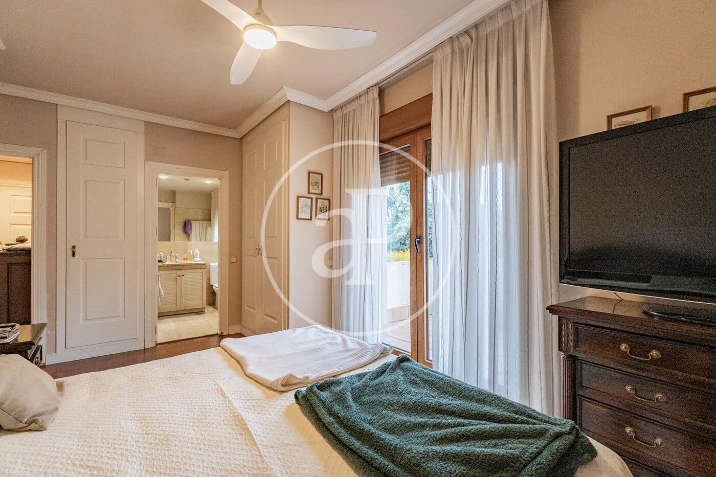 4 sypialnia Willa na sprzedaż w Las Rozas de Madrid z basenem - 1 750 000 € (Ref: 9385621)