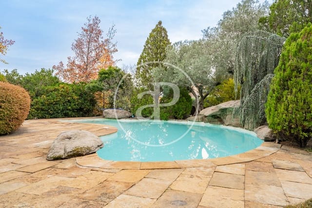 4 bedroom Villa for sale in Las Rozas de Madrid with pool - € 1,750,000 (Ref: 9385621)