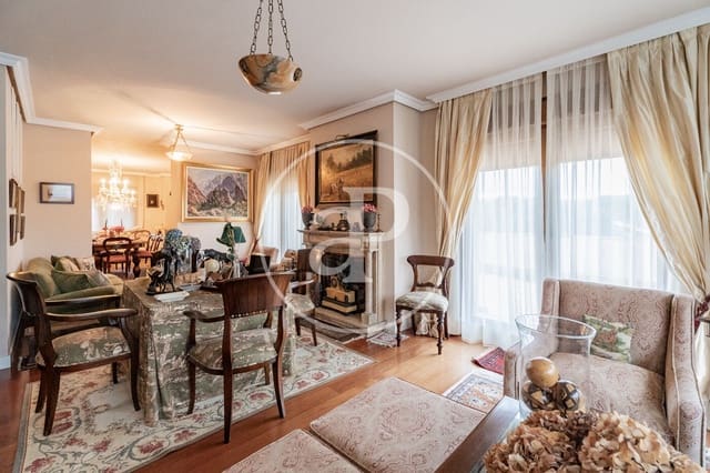 4 bedroom Villa for sale in Las Rozas de Madrid with pool - € 1,750,000 (Ref: 9385621)