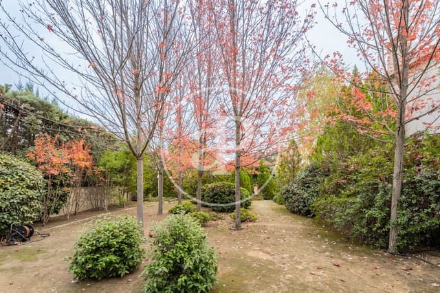 4 bedroom Villa for sale in Las Rozas de Madrid with pool - € 1,750,000 (Ref: 9385621)