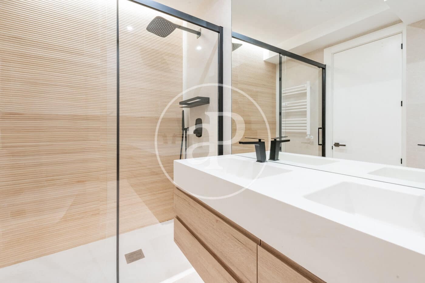 Appartement de 4 chambres à louer à Madrid ville - 5 500 € (Ref: 9387922)