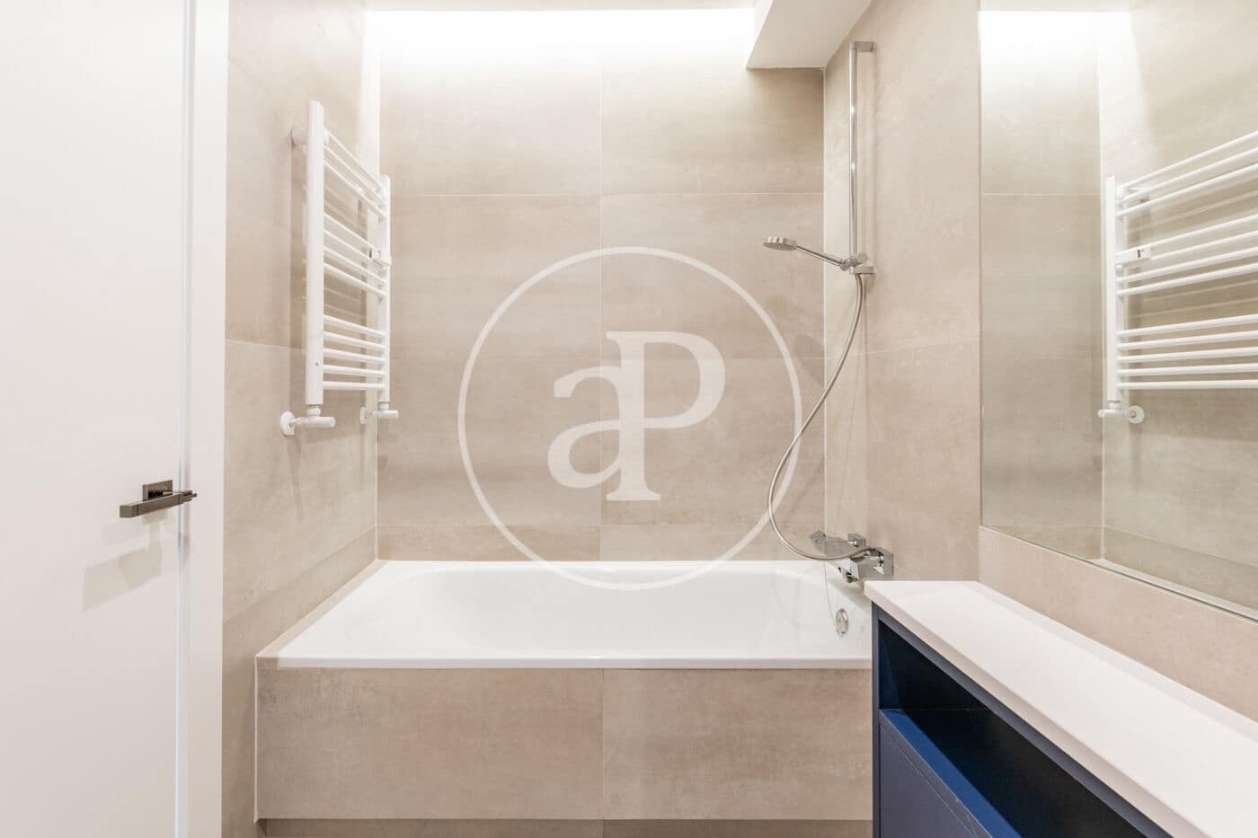 Appartement de 4 chambres à louer à Madrid ville - 5 500 € (Ref: 9387922)