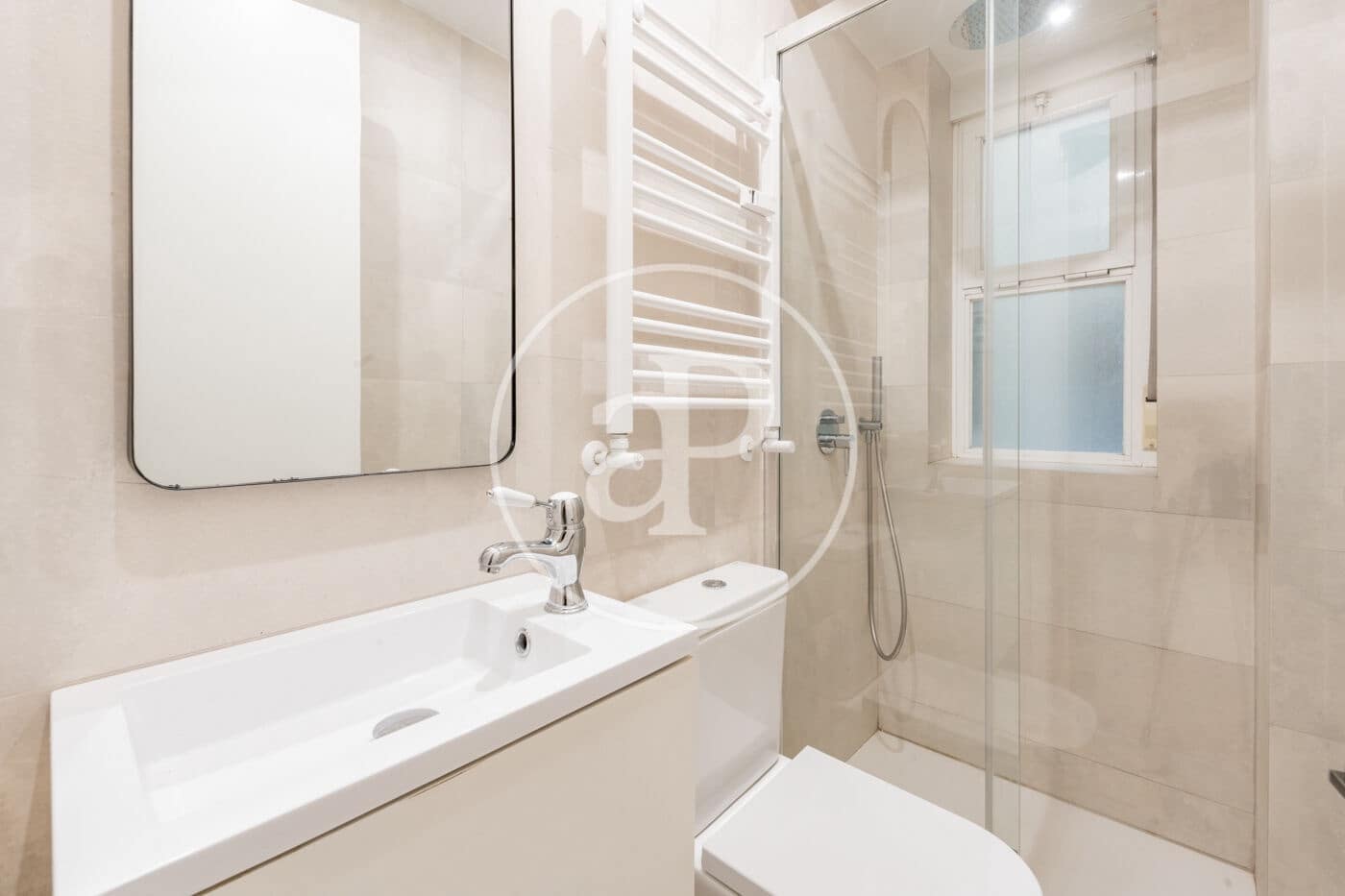 Appartement de 4 chambres à louer à Madrid ville - 5 500 € (Ref: 9387922)