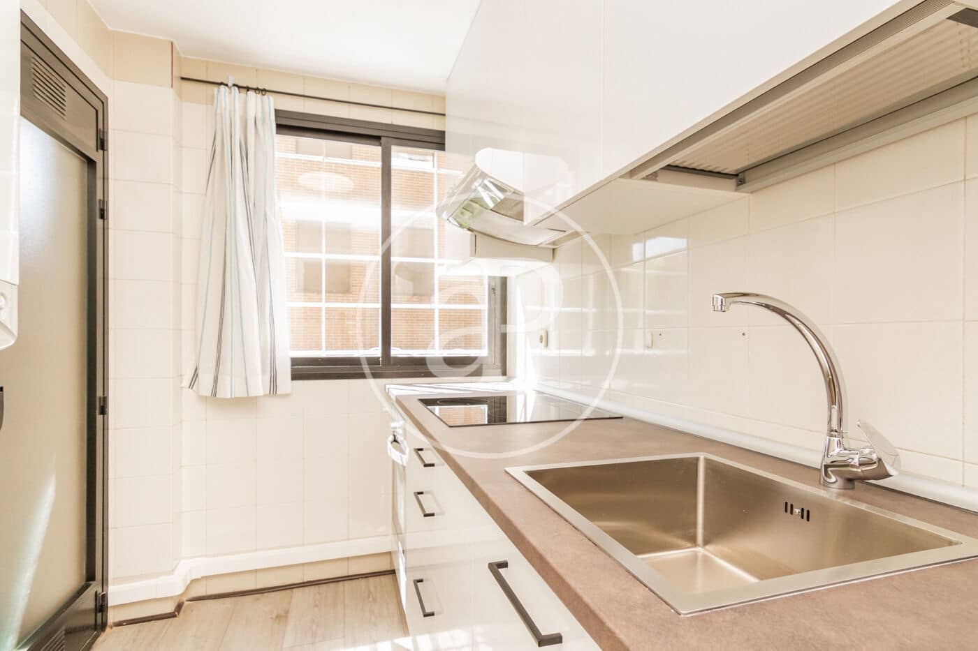 Apartamento de 1 habitación en Madrid ciudad en alquiler con piscina garaje - 1.800 € (Ref: 9387926)