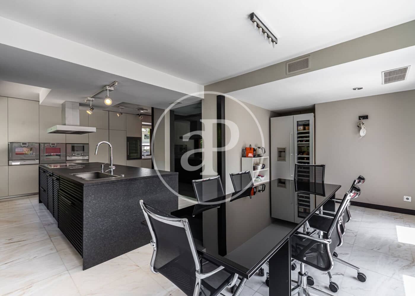 6 bedroom Villa for sale in La Moraleja with pool - € 7,800,000 (Ref: 9387927)