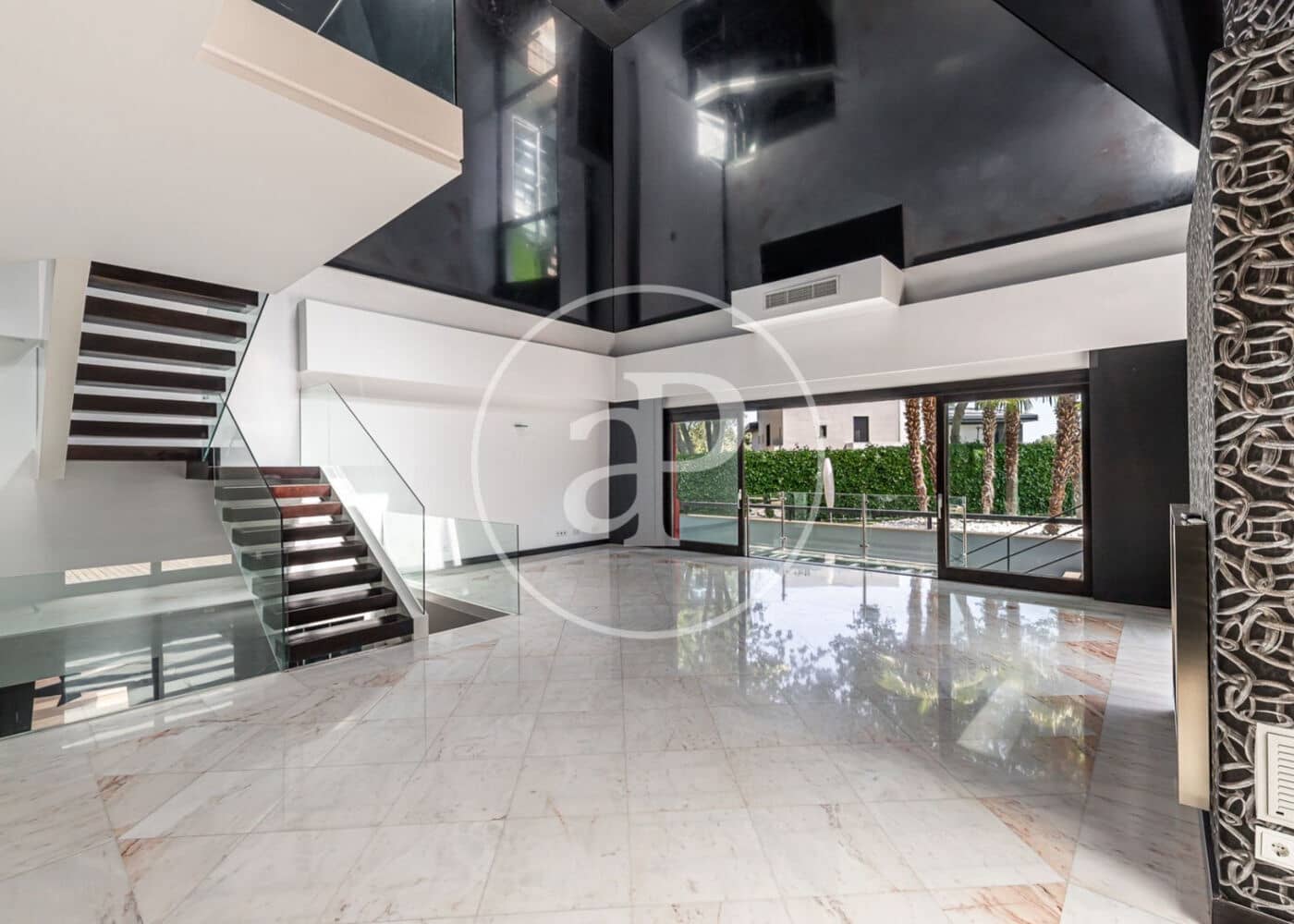 6 bedroom Villa for sale in La Moraleja with pool - € 7,800,000 (Ref: 9387927)