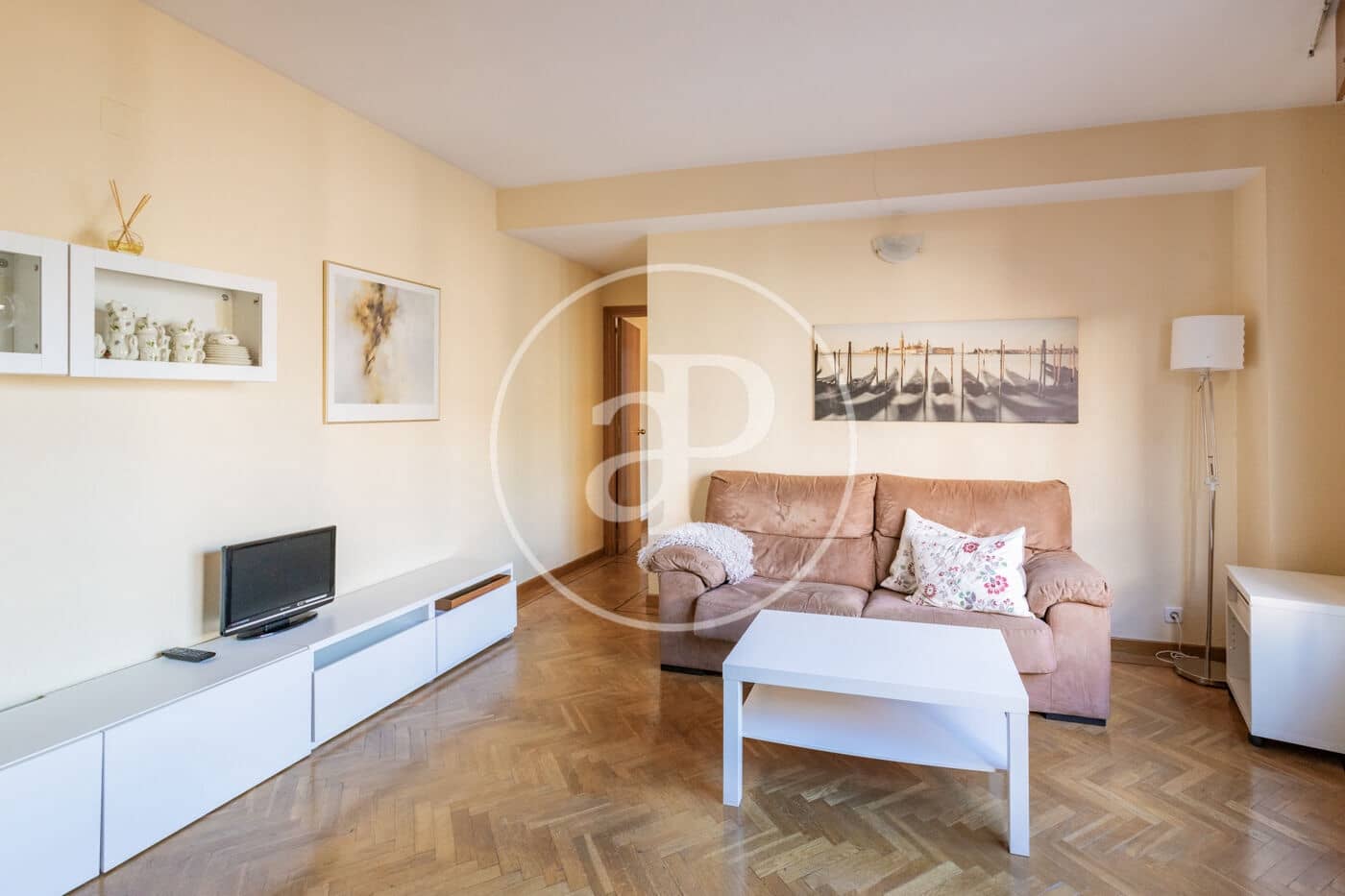 2 soveværelse Lejlighed til leje i Madrid by - € 1.650 (Ref: 9390875)