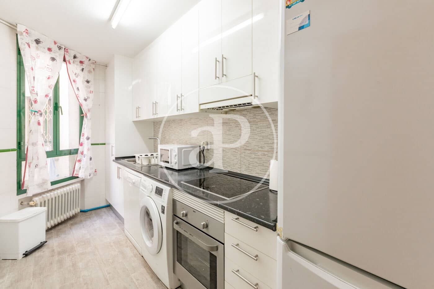 2 soveværelse Lejlighed til leje i Madrid by - € 1.650 (Ref: 9390875)