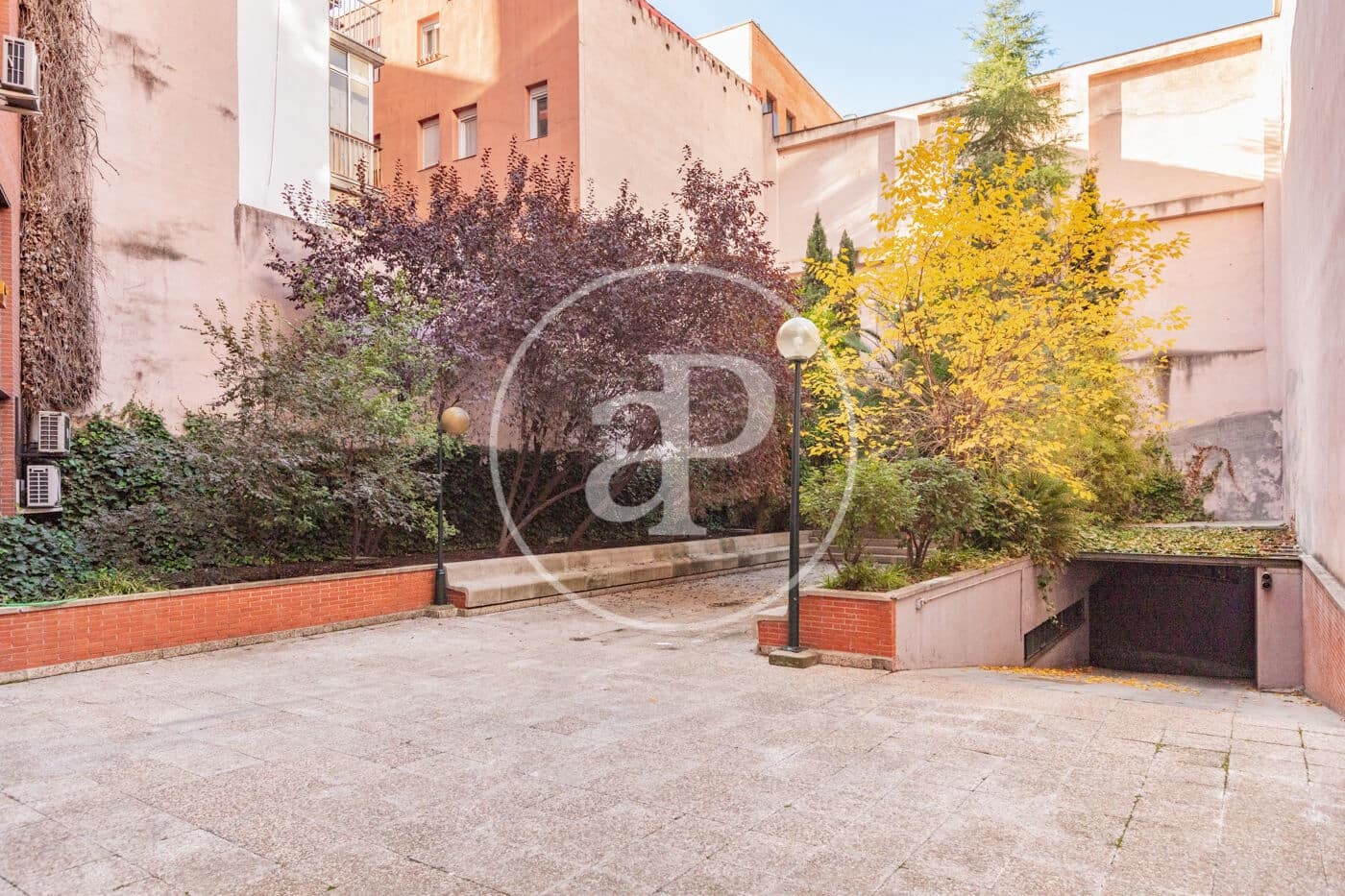 2 soveværelse Lejlighed til leje i Madrid by - € 1.650 (Ref: 9390875)