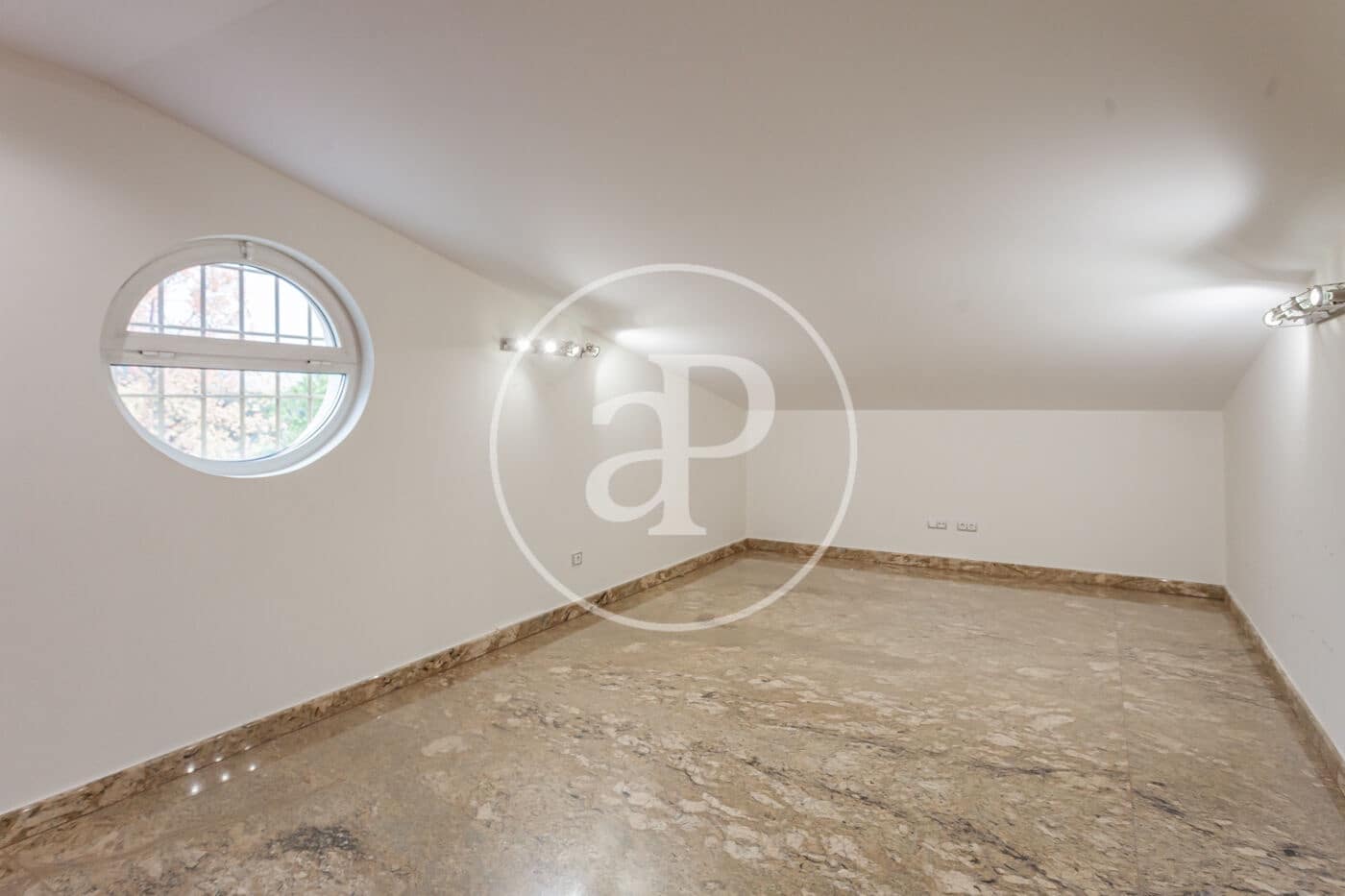 7 soveværelse Villa til salg i Villaviciosa de Odon med swimmingpool - € 1.975.000 (Ref: 9390878)