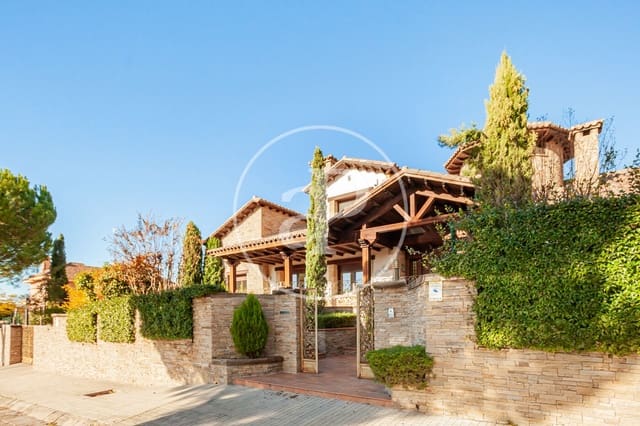 7 bedroom Villa for sale in Villaviciosa de Odón with pool - € 1,975,000 (Ref: 9390878)