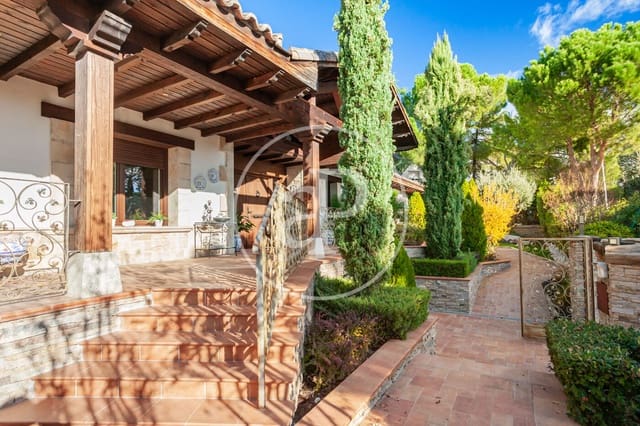 7 bedroom Villa for sale in Villaviciosa de Odón with pool - € 1,975,000 (Ref: 9390878)