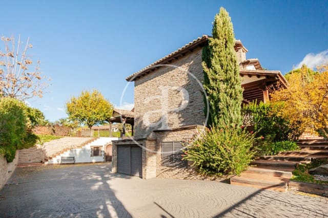 7 bedroom Villa for sale in Villaviciosa de Odón with pool - € 1,975,000 (Ref: 9390878)