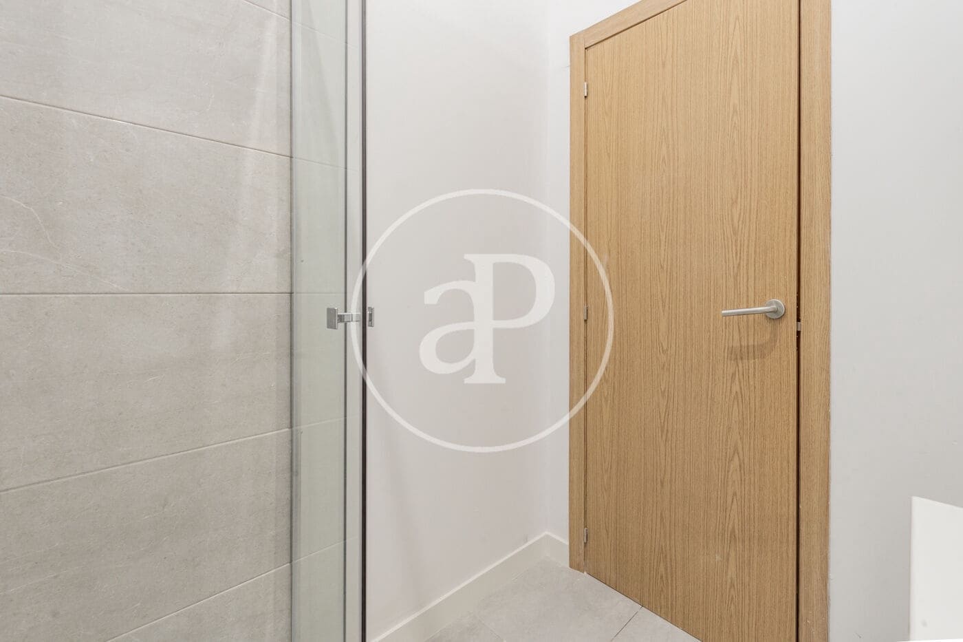 2 soveværelse Lejlighed til leje i Madrid by - € 2.300 (Ref: 9390881)