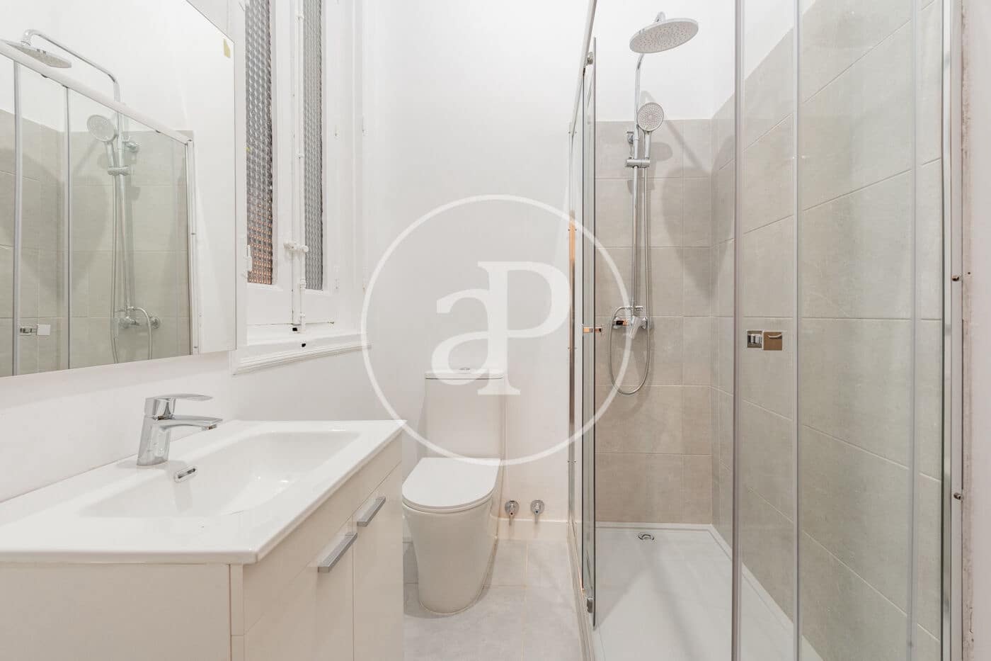 2 soveværelse Lejlighed til leje i Madrid by - € 2.300 (Ref: 9390881)