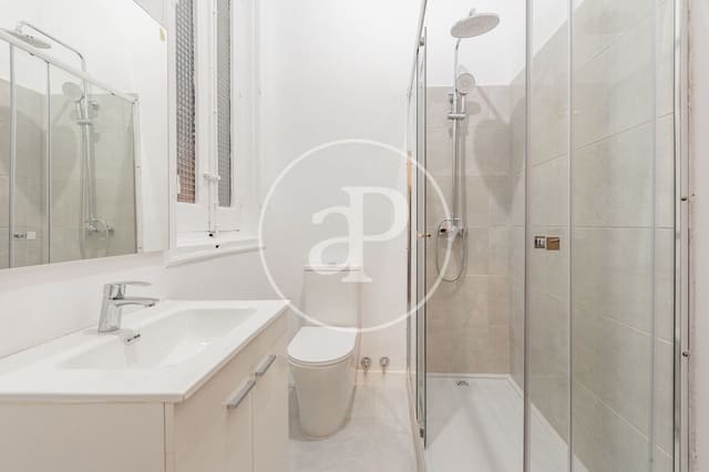 2 soveværelse Lejlighed til leje i Recoletos, Madrid by - € 2.300 (Ref: 9390881)