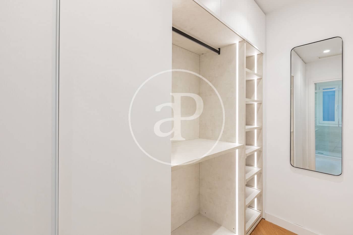 2 bedroom Apartment for sale in Madrid city - € 1,050,000 (Ref: 9390884)