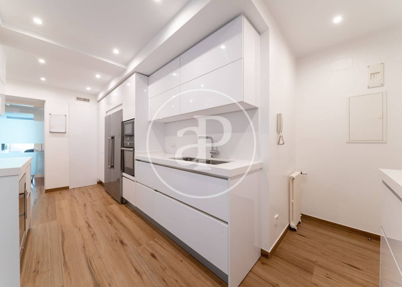 4 soveværelse Lejlighed til leje i Madrid by - € 4.800 (Ref: 9396000)