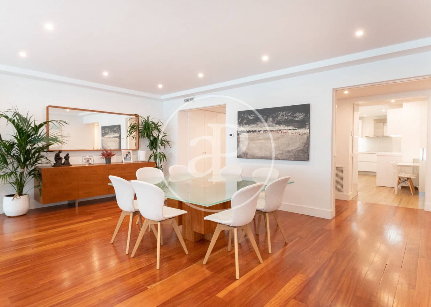 4 soveværelse Lejlighed til leje i Madrid by - € 4.800 (Ref: 9396000)