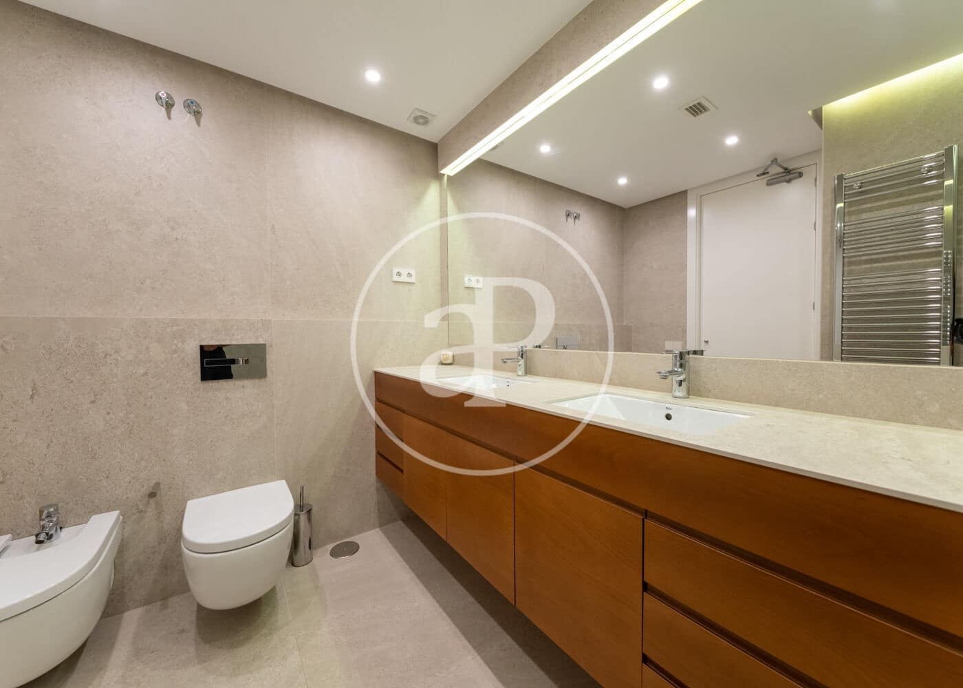 4 soveværelse Lejlighed til leje i Madrid by - € 4.800 (Ref: 9396000)