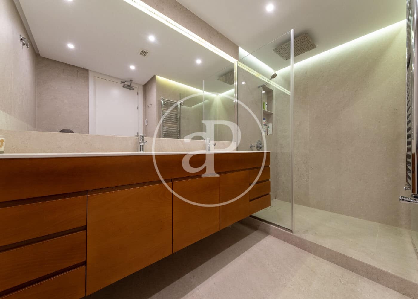 4 soveværelse Lejlighed til leje i Madrid by - € 4.800 (Ref: 9396000)