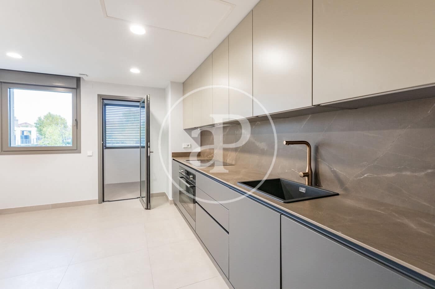 3 soverom Leilighet til leie i La Moraleja med svømmebasseng - € 2 800 (Ref: 9396005)