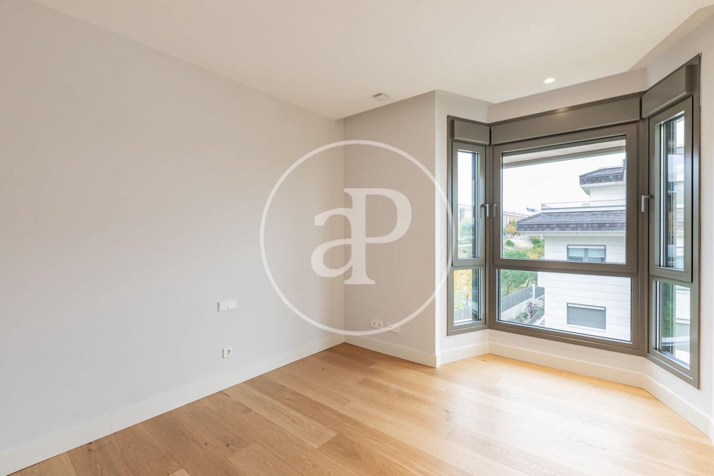 3 soverom Leilighet til leie i La Moraleja med svømmebasseng - € 2 800 (Ref: 9396005)