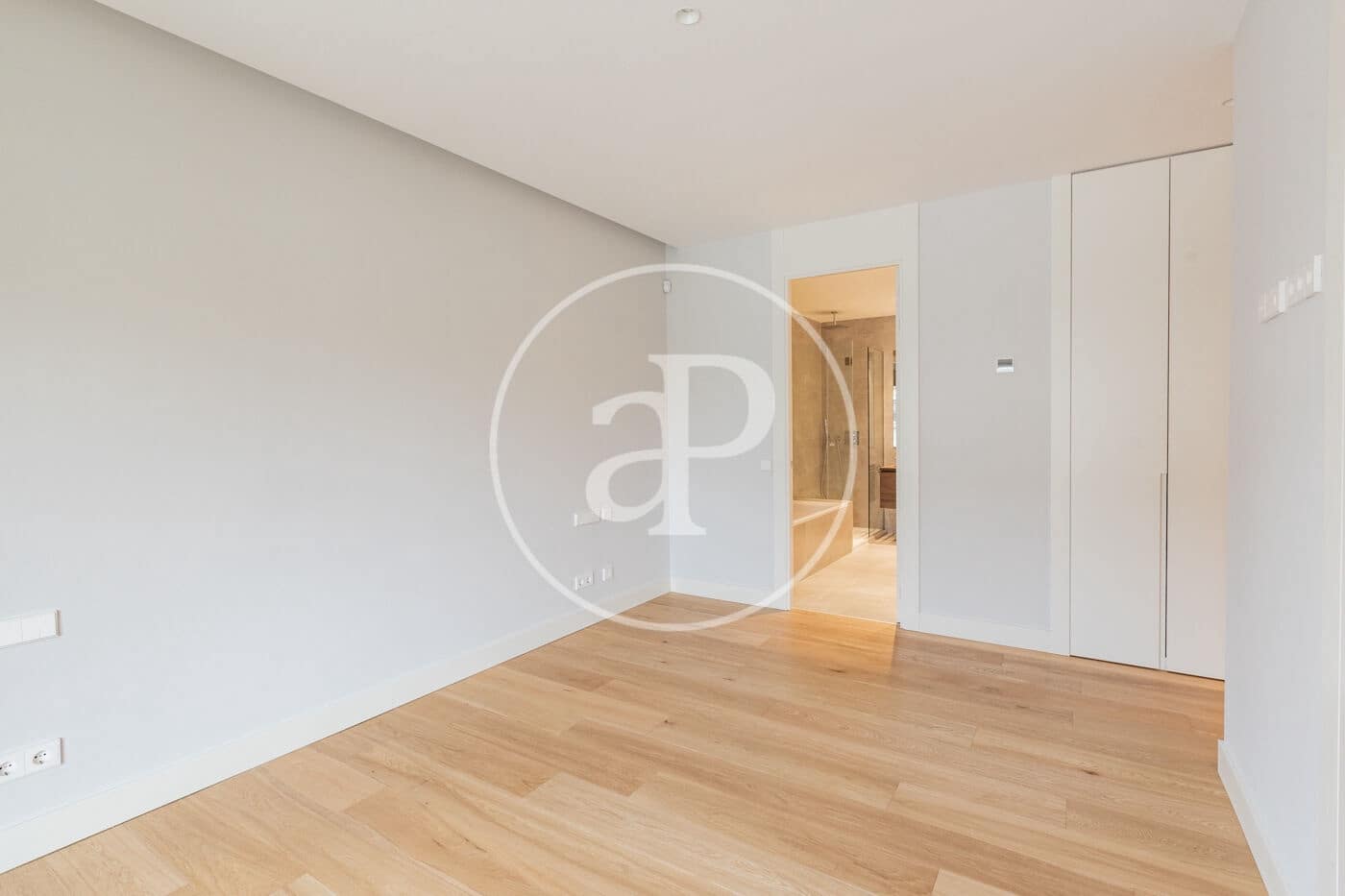 3 soverom Leilighet til leie i La Moraleja med svømmebasseng - € 2 800 (Ref: 9396005)