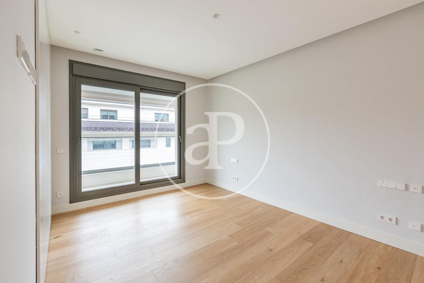 3 soverom Leilighet til leie i La Moraleja med svømmebasseng - € 2 800 (Ref: 9396005)