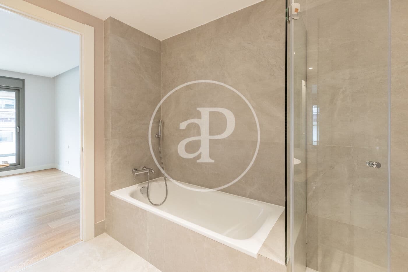 3 soverom Leilighet til leie i La Moraleja med svømmebasseng - € 2 800 (Ref: 9396005)