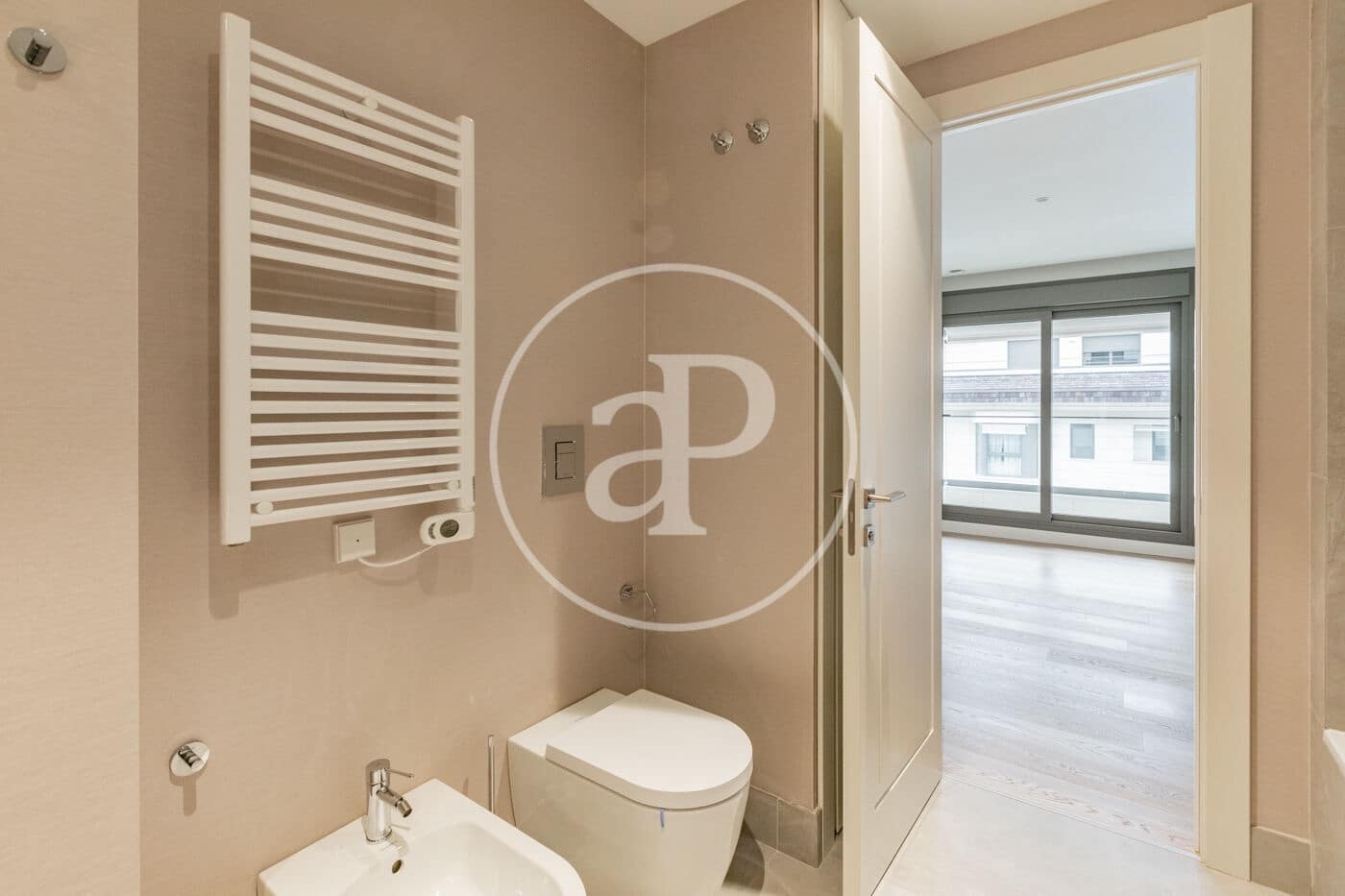 3 soverom Leilighet til leie i La Moraleja med svømmebasseng - € 2 800 (Ref: 9396005)