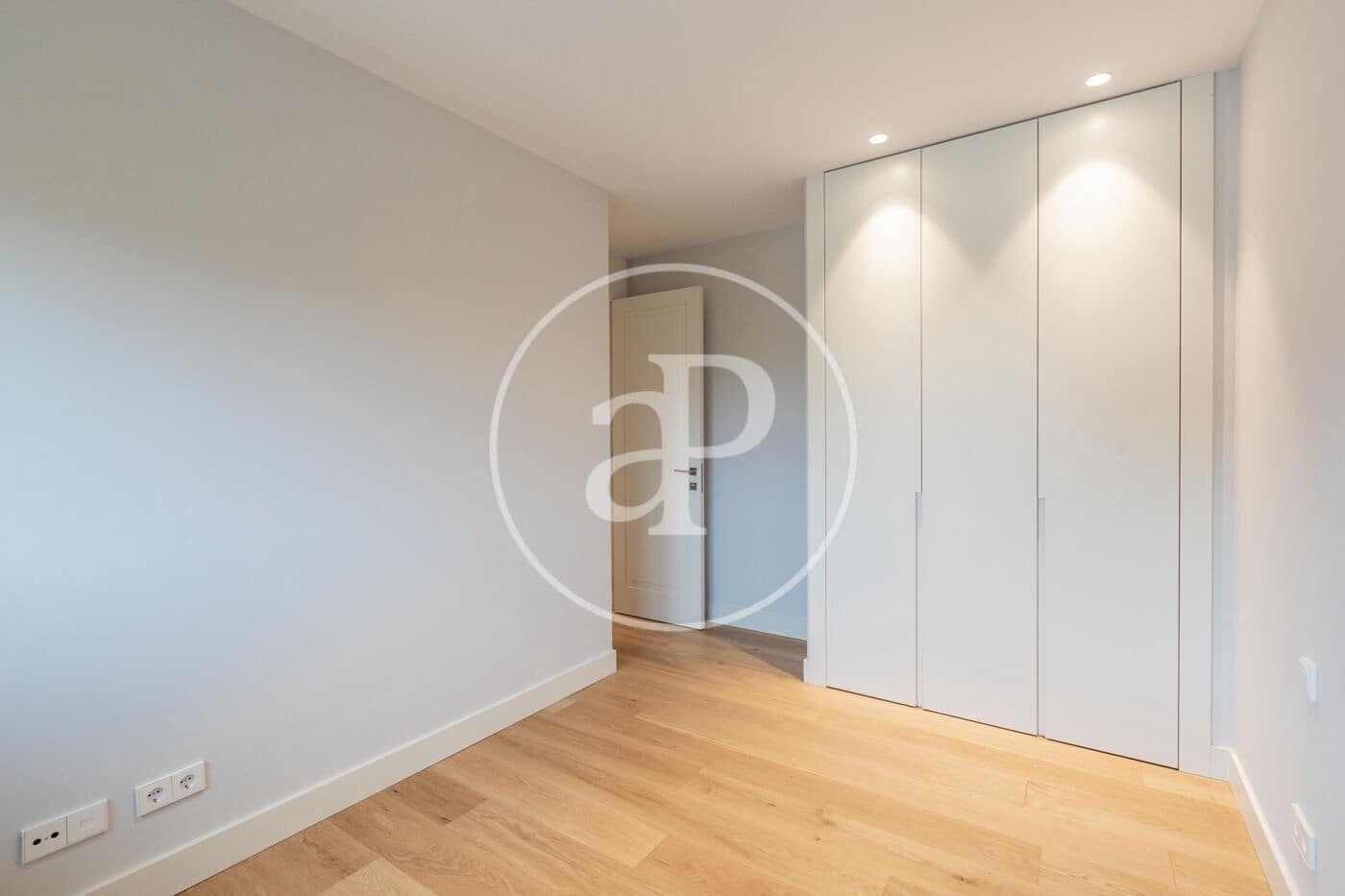 3 soverom Leilighet til leie i La Moraleja med svømmebasseng - € 2 800 (Ref: 9396005)