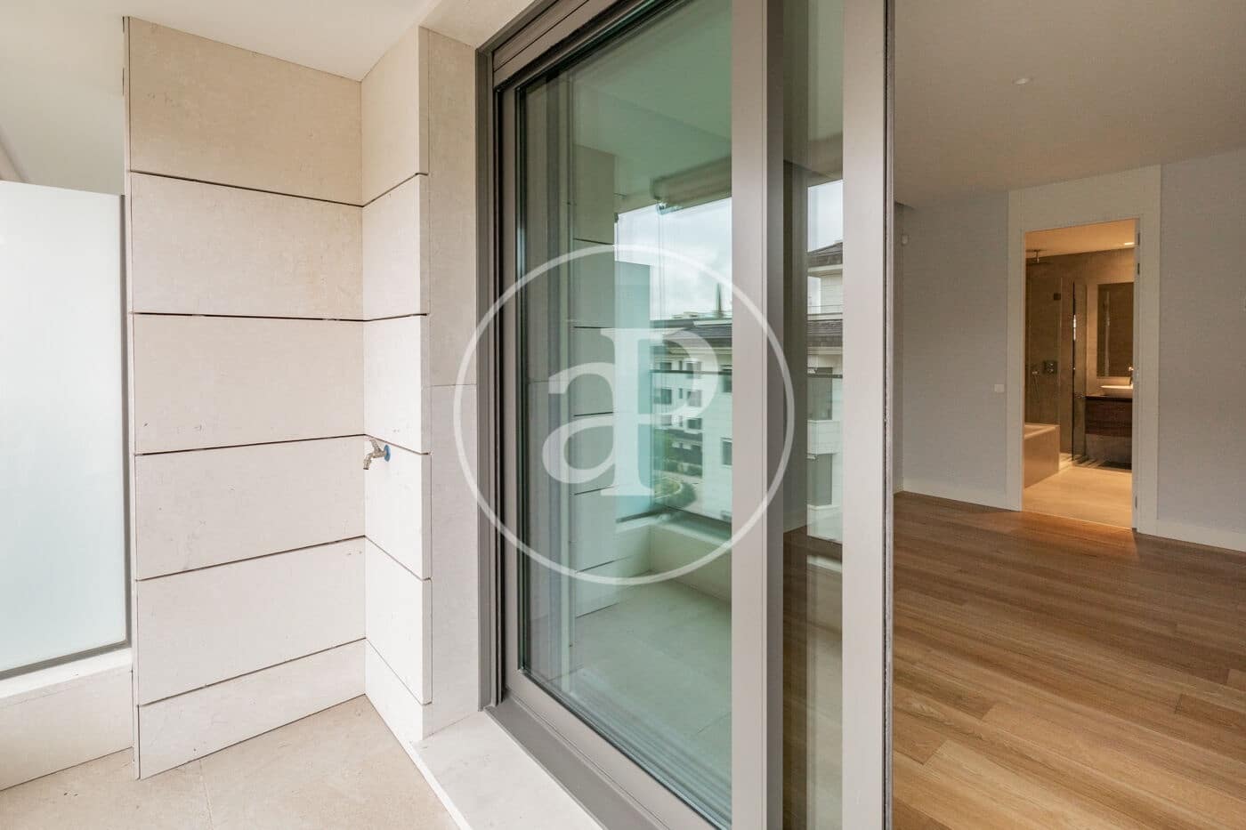 3 soverom Leilighet til leie i La Moraleja med svømmebasseng - € 2 800 (Ref: 9396005)