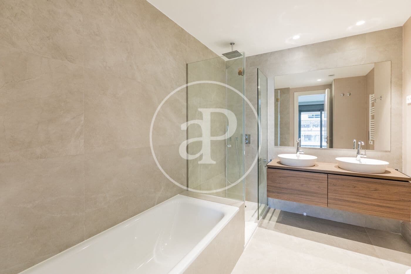 3 soverom Leilighet til leie i La Moraleja med svømmebasseng - € 2 800 (Ref: 9396005)