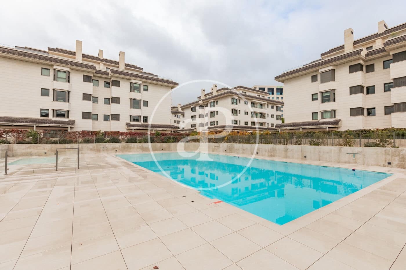 3 soverom Leilighet til leie i La Moraleja med svømmebasseng - € 2 800 (Ref: 9396005)