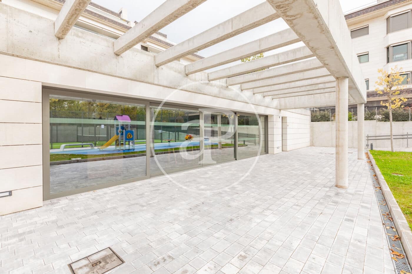 3 soverom Leilighet til leie i La Moraleja med svømmebasseng - € 2 800 (Ref: 9396005)