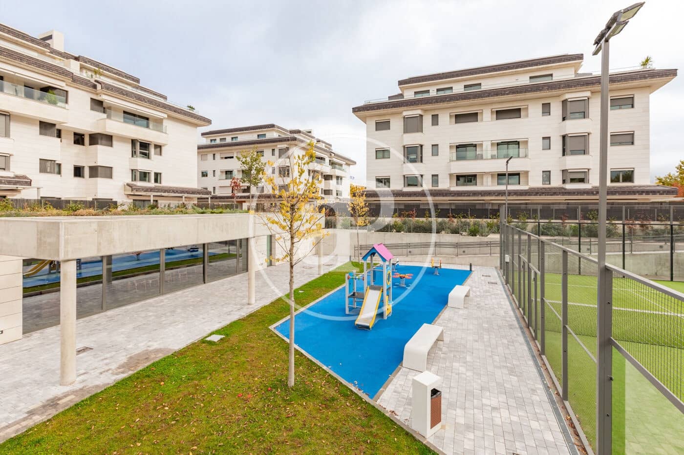 3 soverom Leilighet til leie i La Moraleja med svømmebasseng - € 2 800 (Ref: 9396005)