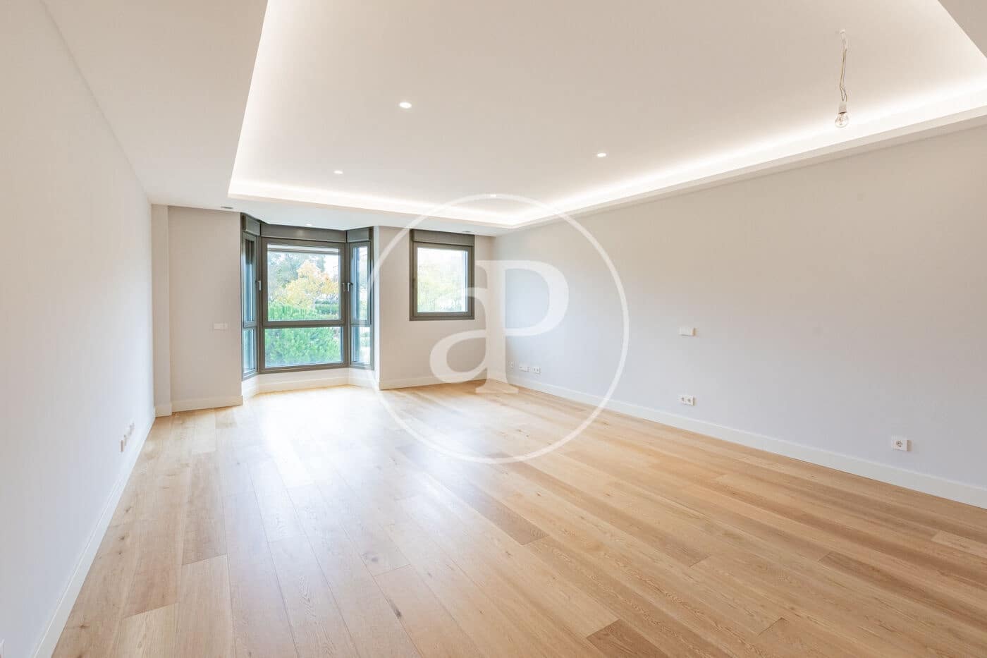 3 soverom Leilighet til leie i La Moraleja med svømmebasseng - € 2 800 (Ref: 9396005)