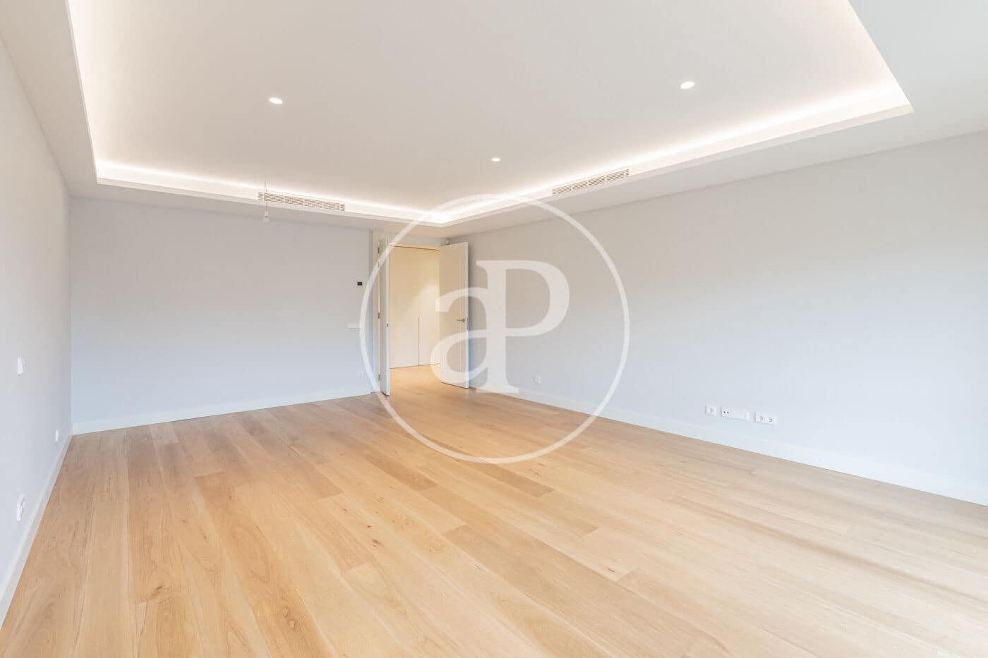 3 soverom Leilighet til leie i La Moraleja med svømmebasseng - € 2 800 (Ref: 9396005)