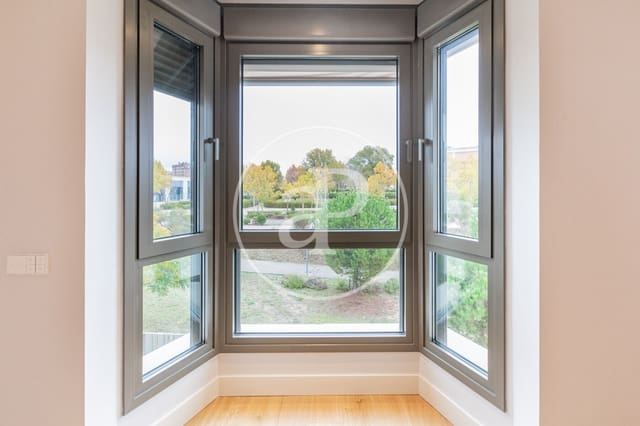 3 soverom Leilighet til leie i La Moraleja, Alcobendas med svømmebasseng - € 2 800 (Ref: 9396005)