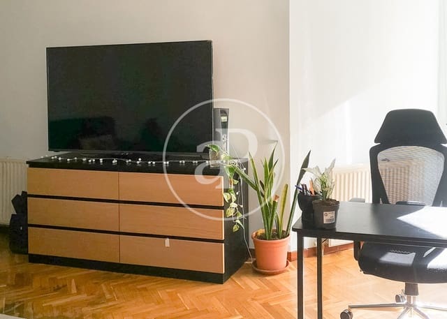 Appartement de 1 chambre à louer à Embajadores, Madrid ville - 1 350 € (Ref: 9396010)
