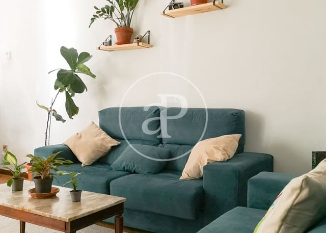 Appartement de 1 chambre à louer à Embajadores, Madrid ville - 1 350 € (Ref: 9396010)