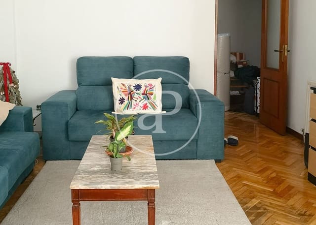Appartement de 1 chambre à louer à Embajadores, Madrid ville - 1 350 € (Ref: 9396010)